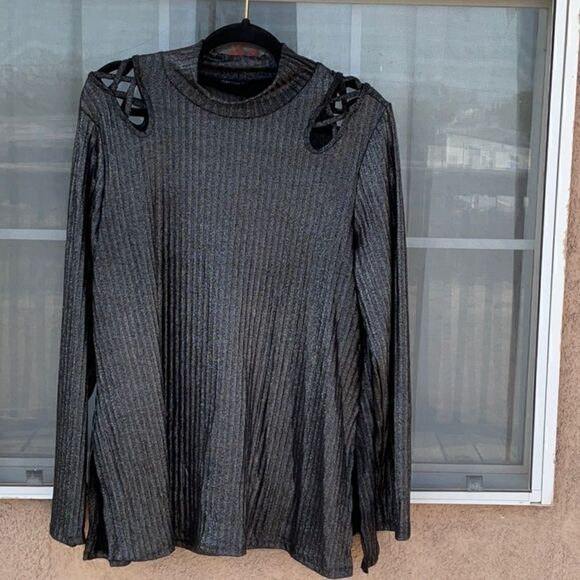 Take 50% OFF- Hannah Women's Fancy Top, Size-XL - Picture 1 of 8